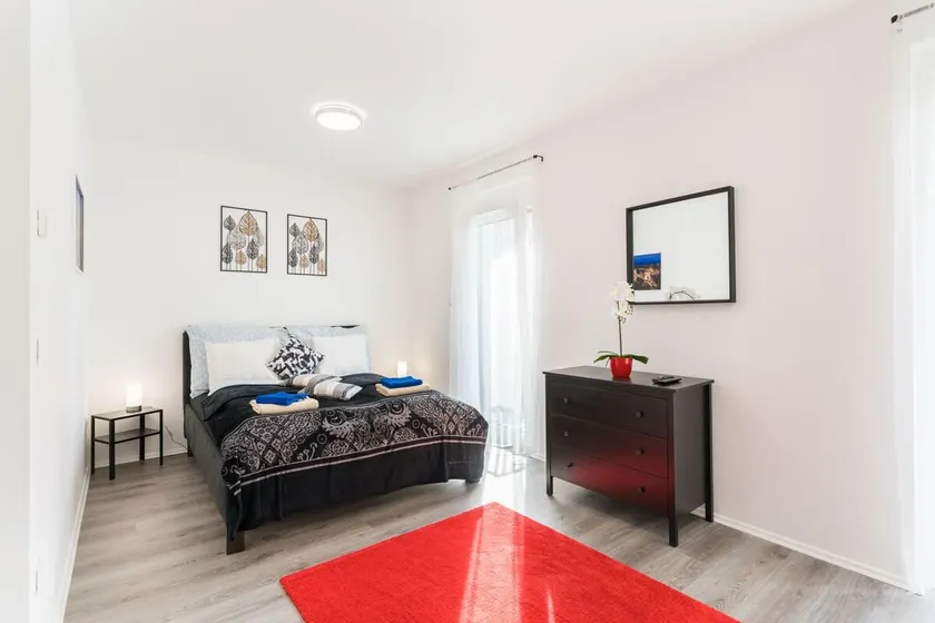 New Blue Danube -Apartment with Balcony & Parking - Image 1