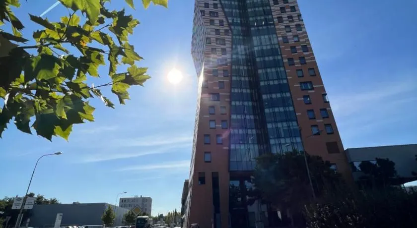 AZ Tower Apartment - Image 1