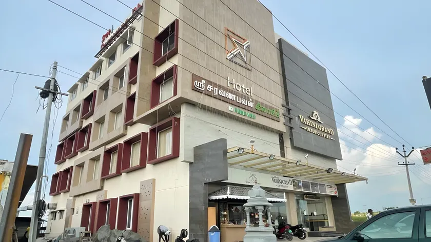 HOTEL VAHINI GRAND - Image 1