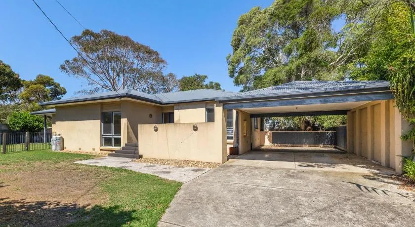 Summers Inn - Cowes, VIC - Image 1
