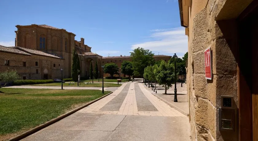 Los Apartamentos del Palacio - Image 1