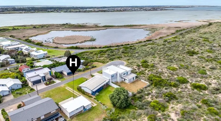5 Sir George Ritchie Ave Goolwa South - Linen Included - Image 1
