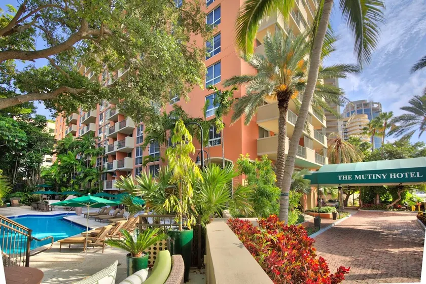 The Mutiny Luxury Suites Hotel - Image 1