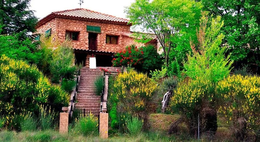 Hotel Royo Guarde-Puente Faco, junto al río Mundo - Image 1
