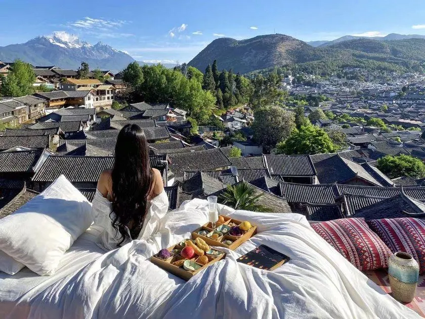 Halfway up the mountain, it's mine; the mountain retreats into seclusion - Image 1