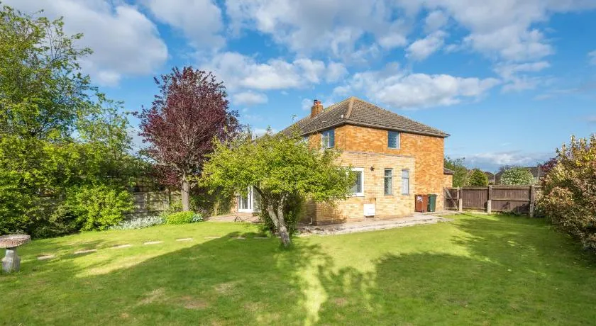 Kidlington 3 BR House with parking & large garden - Image 1