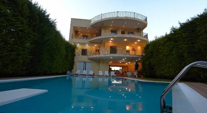 Diamond Apartments - Image 1