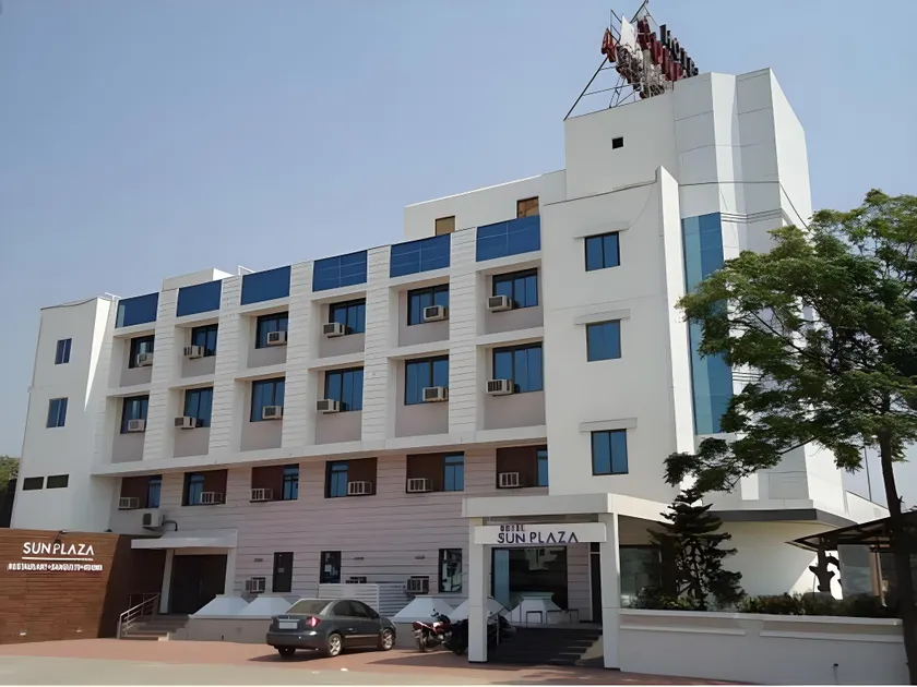 Hotel Sun Plaza - Image 1