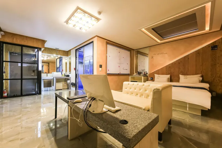 Cheongju SHOW Hotel - Image 1
