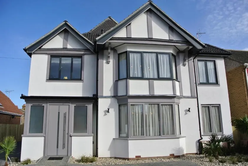 Broadstairs Apartments with luxurious 4-person communal hot tub - sleeps up to 20 people - Image 1