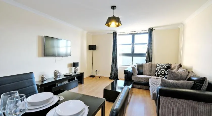 OrangeApartments Riverside Drive,5 Minutes from City Centre - Image 1