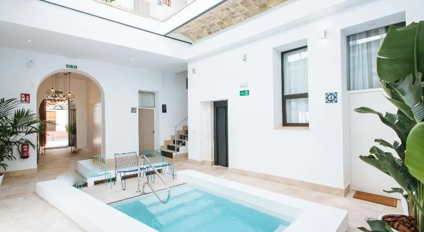 Lola de Triana Apartments - Image 1