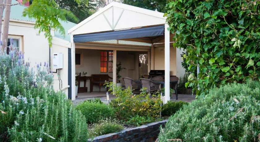 Linfield Cottage - Image 1