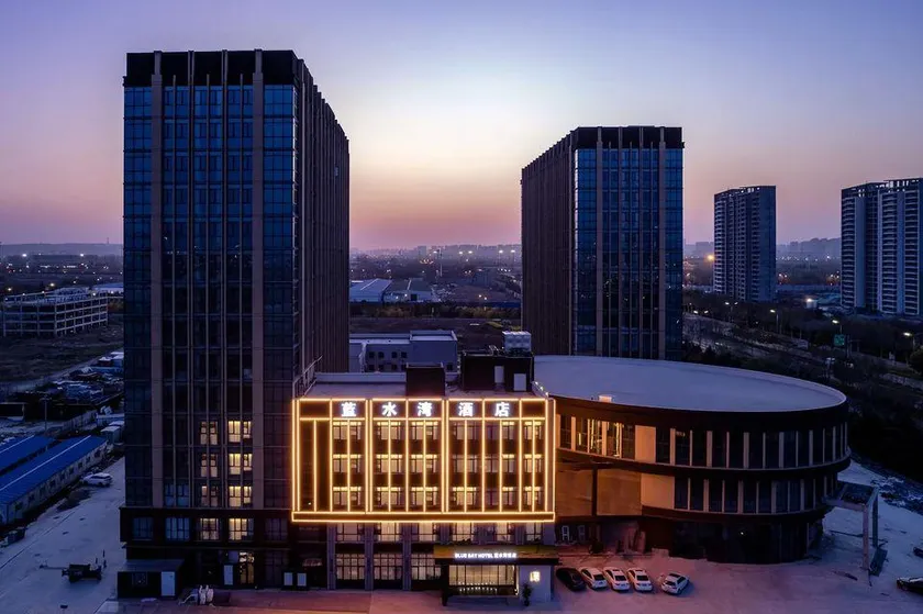 Luoyang Blue Water Bay Hotel - Image 1