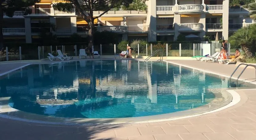 French Riviera Deluxe near Nice airport - Image 1