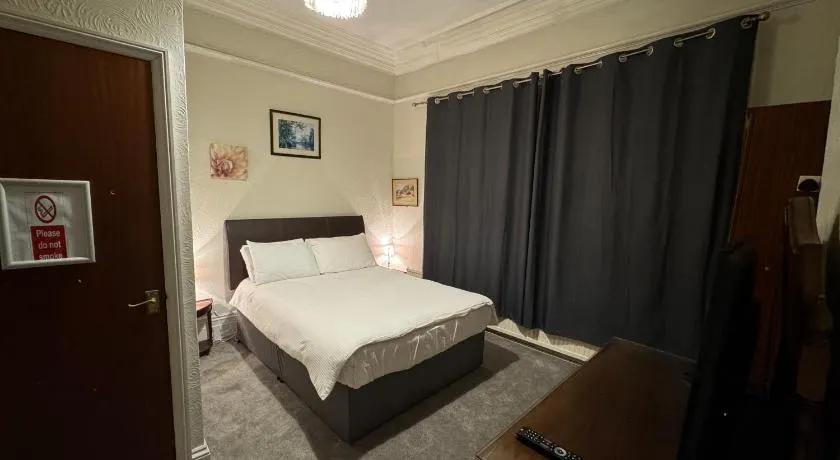 Hotels 24-7 - The Old Knoll Guesthouse - Image 1