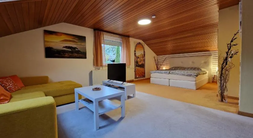 Marburg Apartment feuriger Felix mit Kamin und Garten in ruhiger Waldrandlage - Image 1