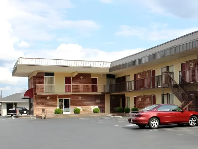 Speedway Inn - Image 1