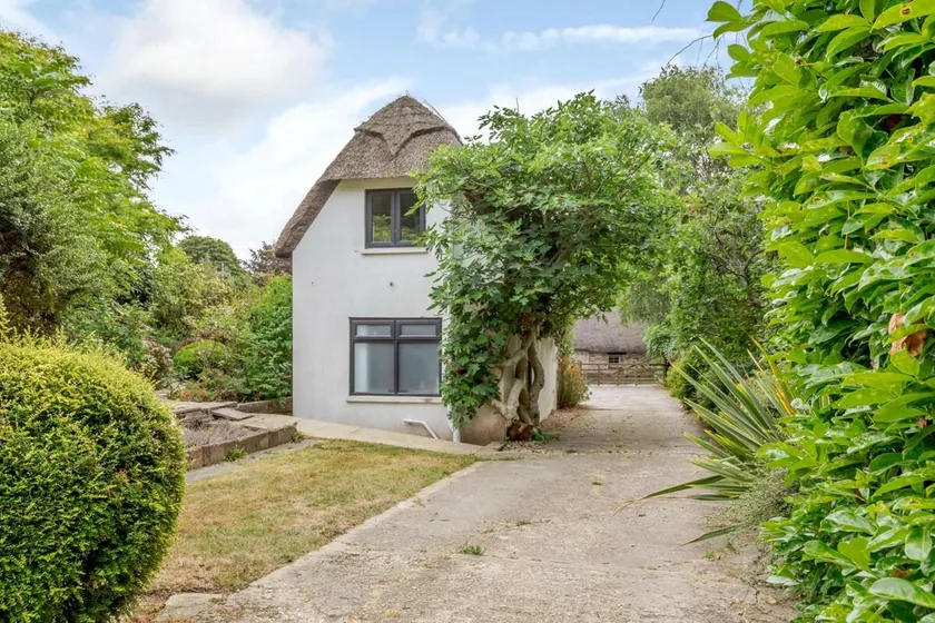 Little Thatch Lovely 2-Bed Converted Workshop Near Weymouth - Image 1