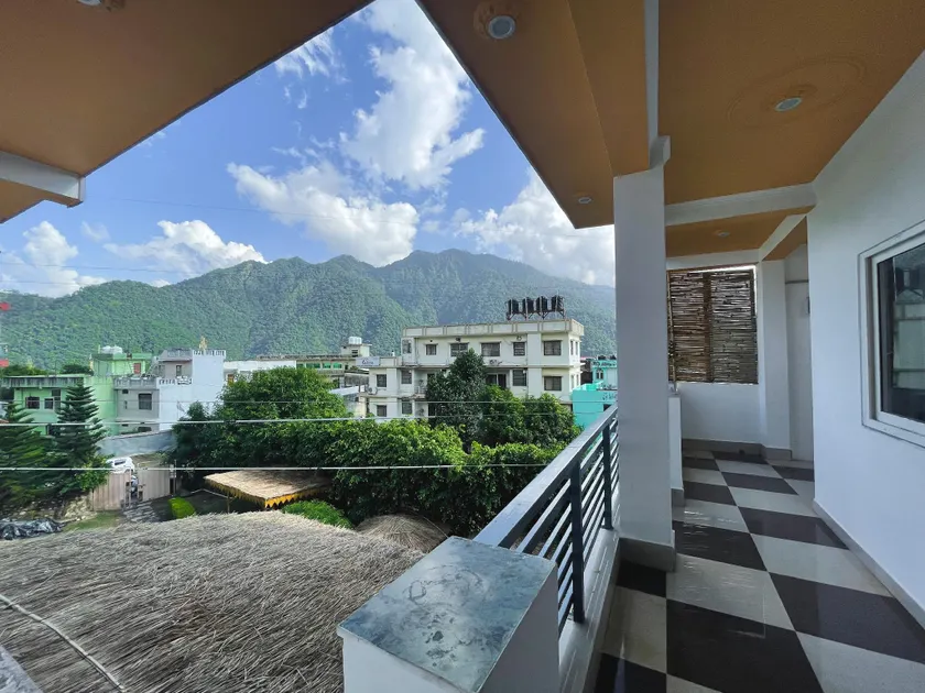 12 Monks Hostel Rishikesh - Image 1