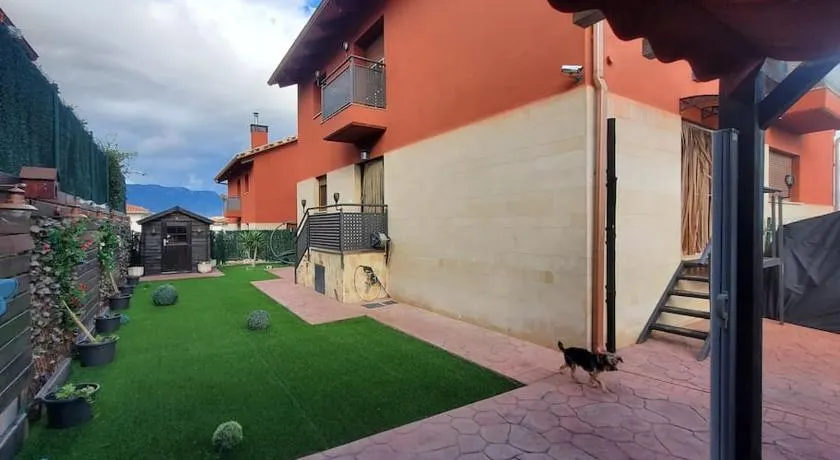 Chalet entero en La Rioja - Image 1