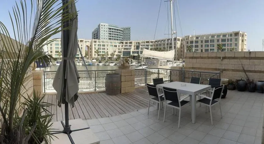 The Yacht Apartment in Herzlia - Image 1