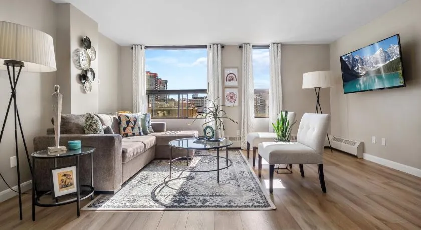 Contemporary, cozy & easy to Rocky Mountains from Calgary ! - Image 1