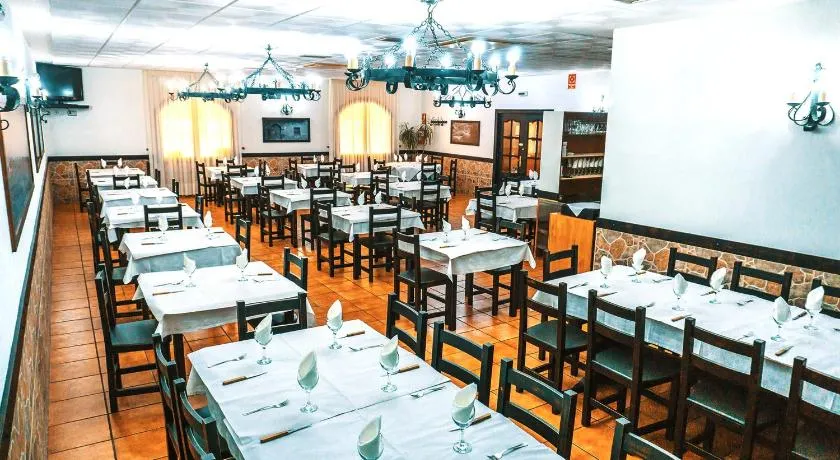 Hotel Restaurante Caracho - Image 1