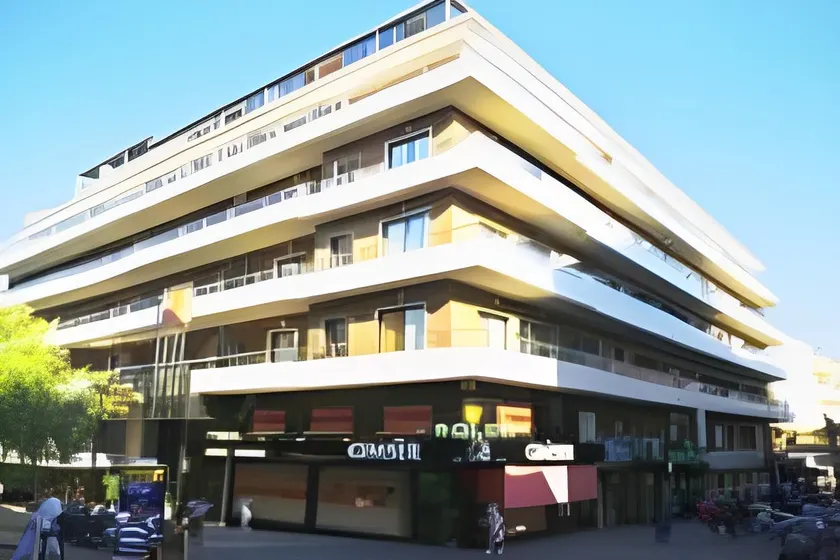 Hotel Avenida - Image 1