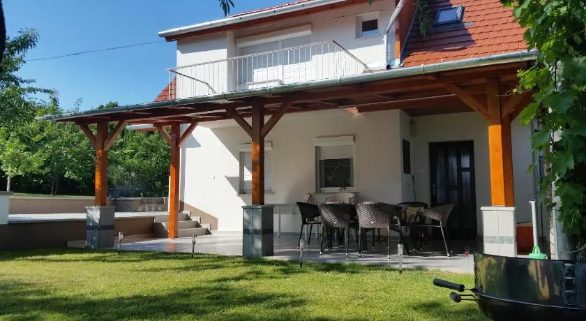 Mandula Apartmanok - Image 1
