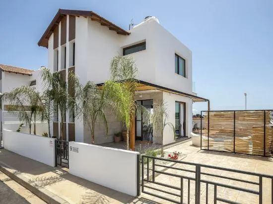 Lora Pearl Luxury Villa - Image 1