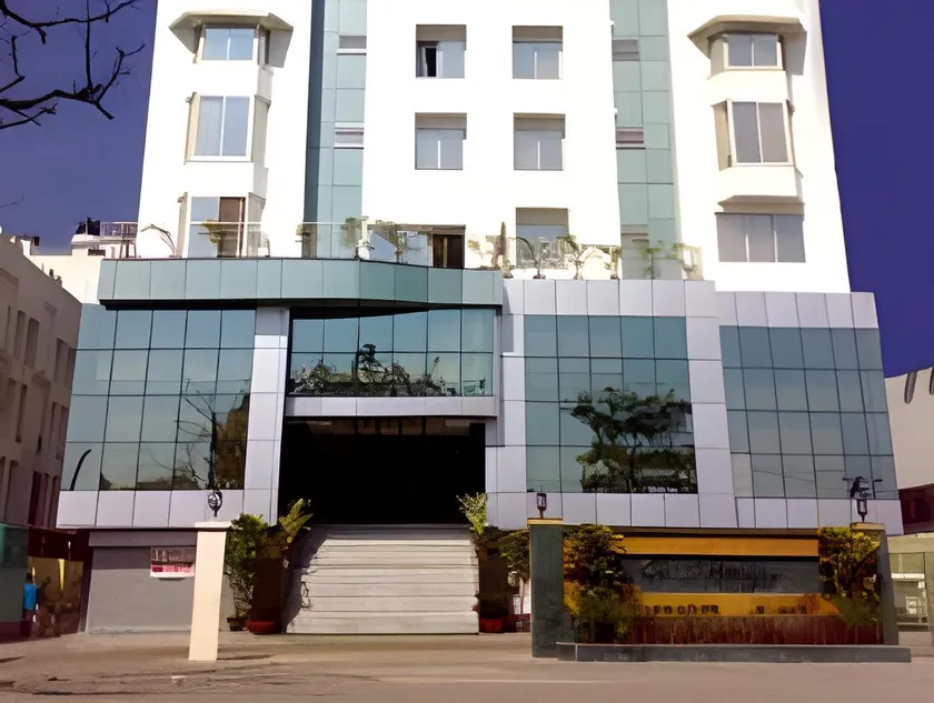Hotel Green Horizon - Image 1