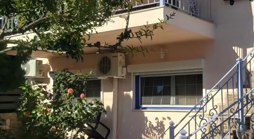 Liakos' Apartments - Image 1