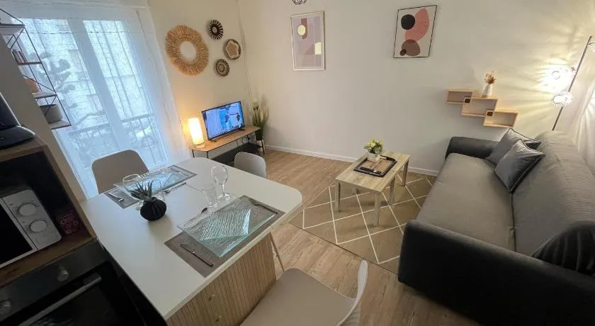Appartement moderne Wifi Fibre et Parking privé gratuit avec balcon et ascenseur - Image 1