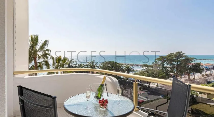Sitges ARENA - dos piscinas frente al mar - Image 1