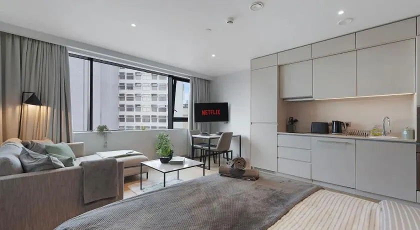 Stylish Studio With Wi-Fi and Shared Spa Facilities - Image 1