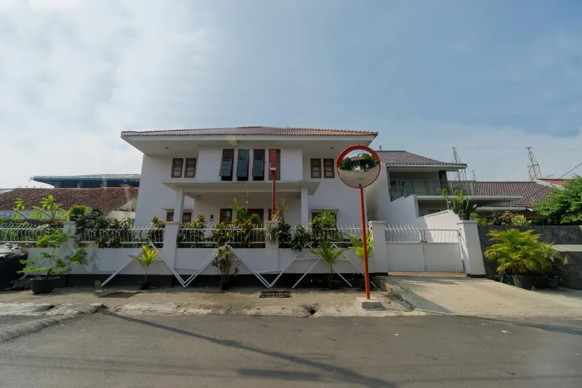 OYO 1941 Aaa Residence Syariah - Image 1