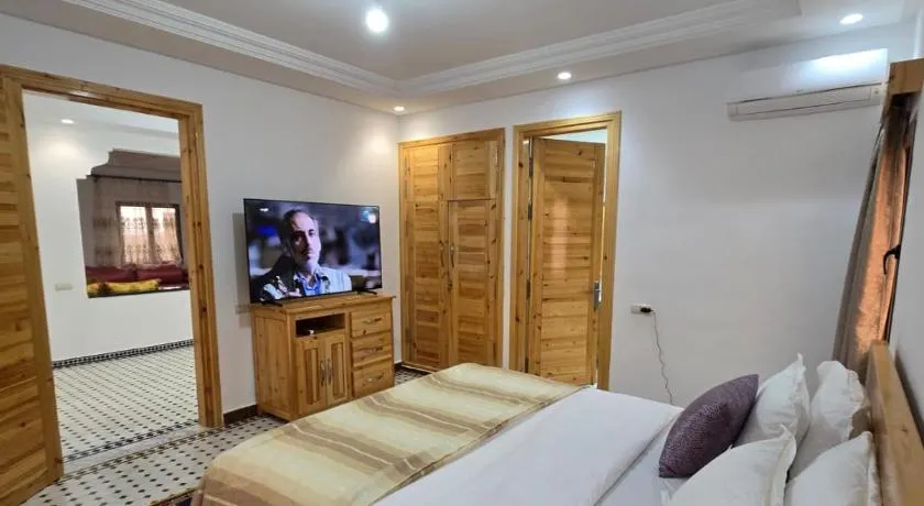 Riad Gogo - Image 1
