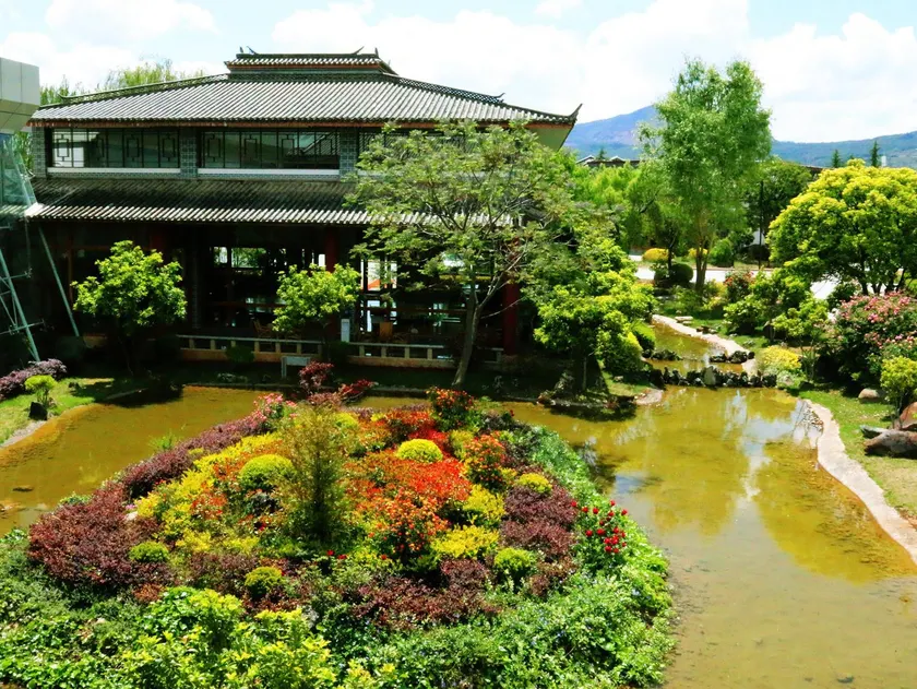 Lijiang Guanfang Hotel Garden Villas - Image 1