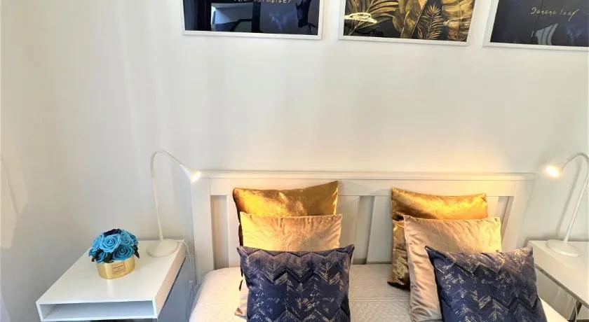 Luxe Studio in City Center with FREE Parking - Image 1