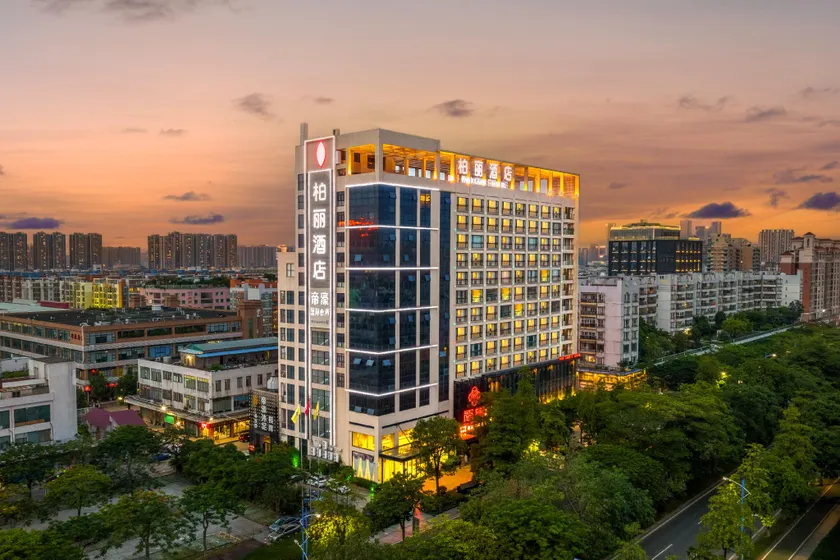 Park Lane Hotel - Image 1