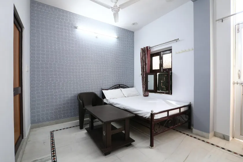SPOT ON 44251 HOTEL SURAJ INN & RESTAURANT - Image 1