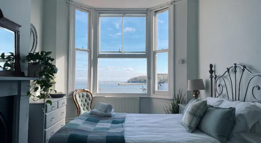 Beds at 46, Cowes - Image 1
