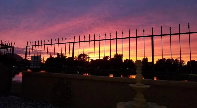 Waterfront, Golf, Camelback Mtn View, 2 Patios - Image 1