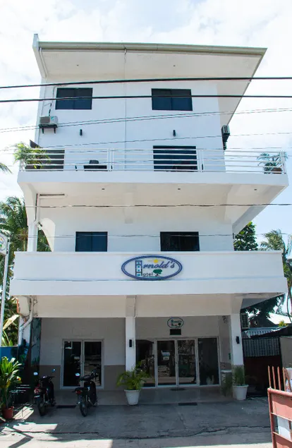 ARNOLD'S HOTEL - Image 1