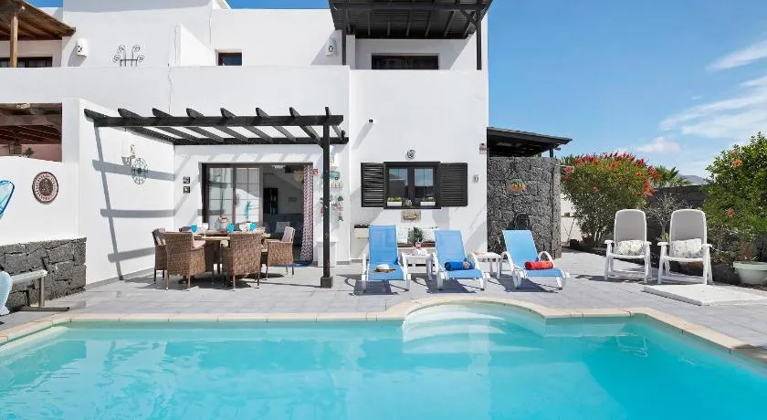 'Casa Hibiscus' com piscina privada, jacuzzi, terraço e jardim - Image 1