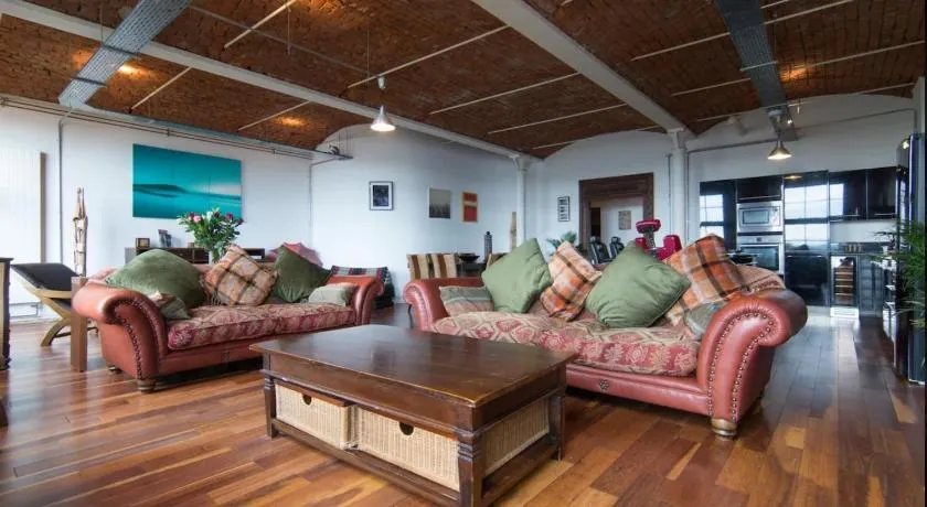 Loft Apartment - Image 1