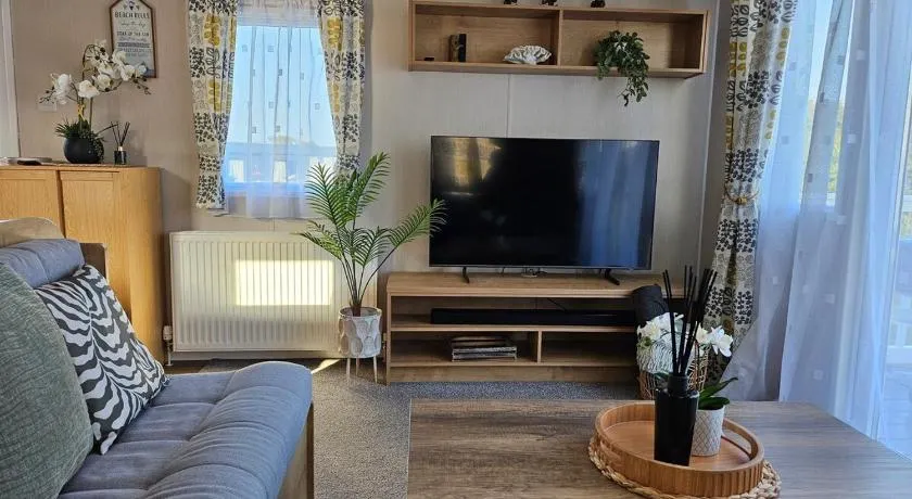 Modern Caravan - Park Dean-Camber Sands - sleeps 6- ENTERTAINMENT PASSES NOT INCLUDED - Image 1