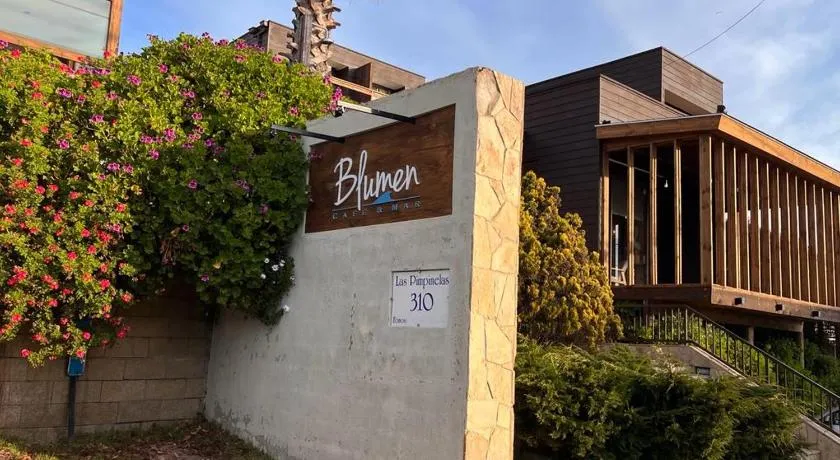 Blumen Hotel - Image 1