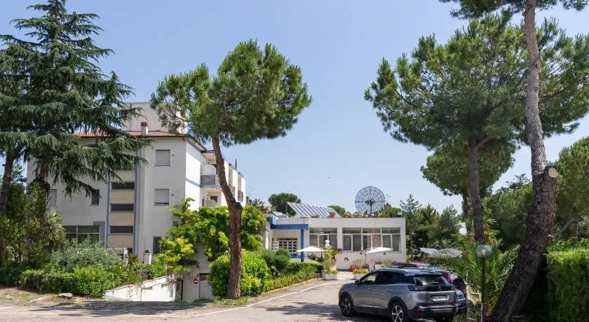 Hotel La Fonte a 300m uscita A14 Pescara Nord - Image 1